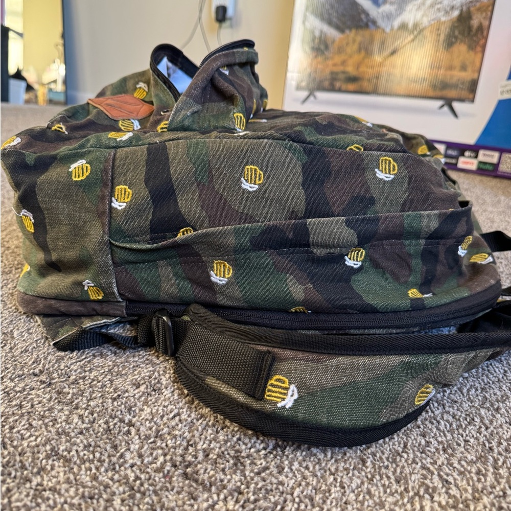 Vans Green Camouflage Backpack with Beer Mug Design - Picture 8 of 12
